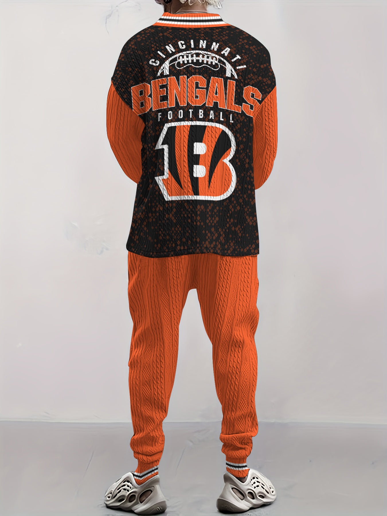 Cincinnati Bengals Classic All-Season Long Sleeve V-Neck Pullover Sweater