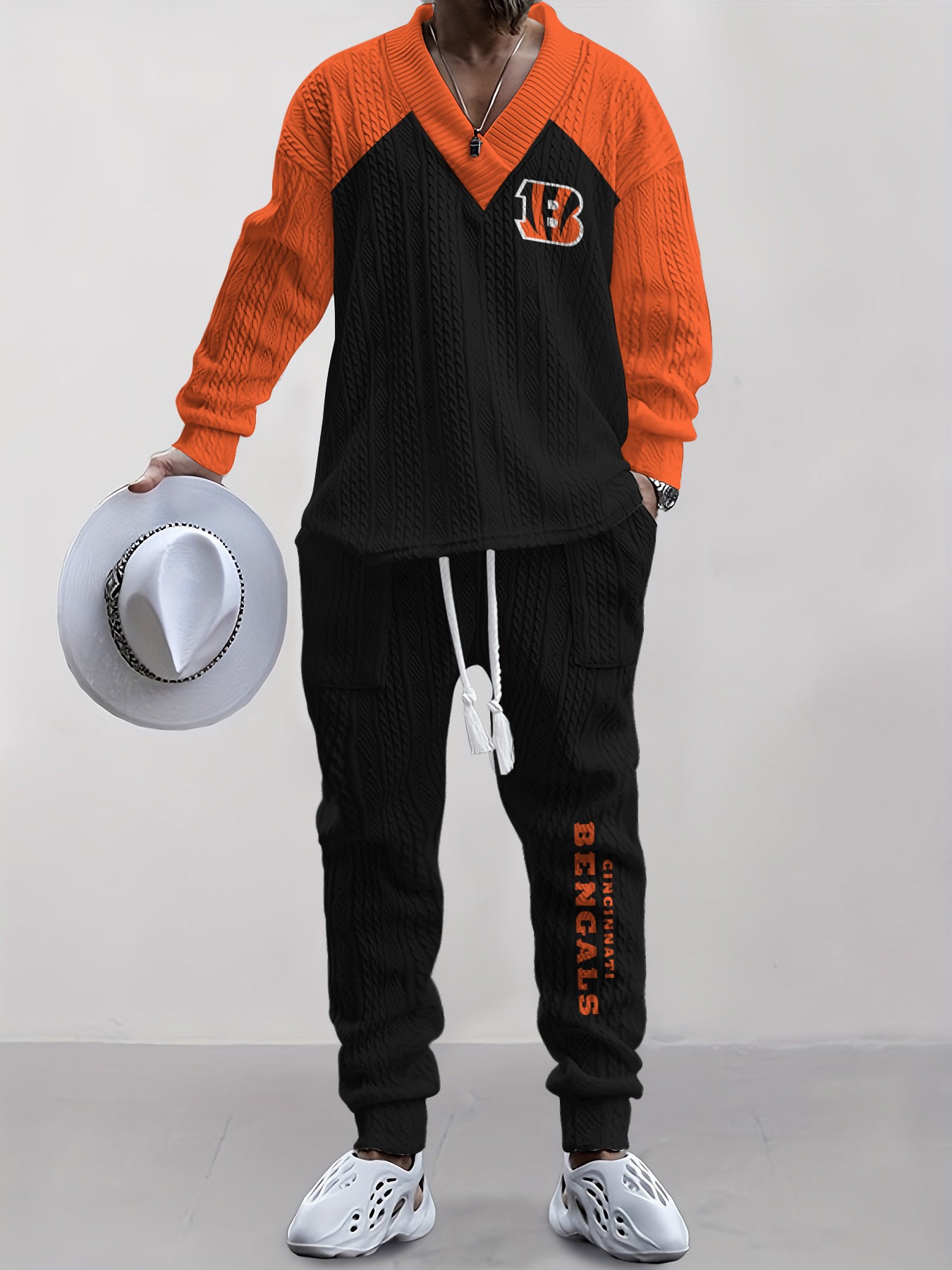 Cincinnati Bengals Classic All-Season Long Sleeve V-Neck Pullover Sweater