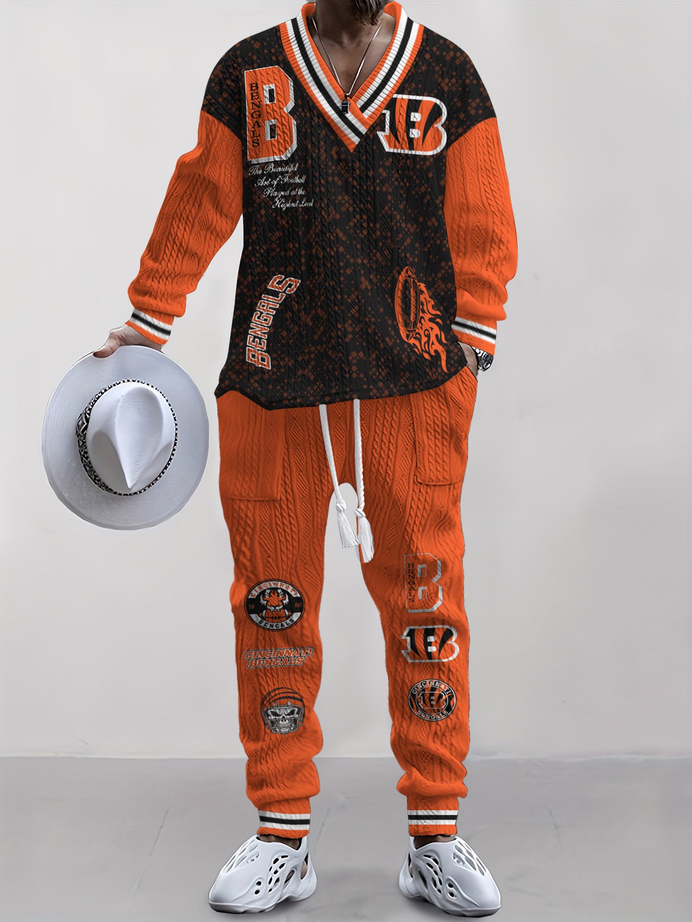 Cincinnati Bengals Classic All-Season Long Sleeve V-Neck Pullover Sweater