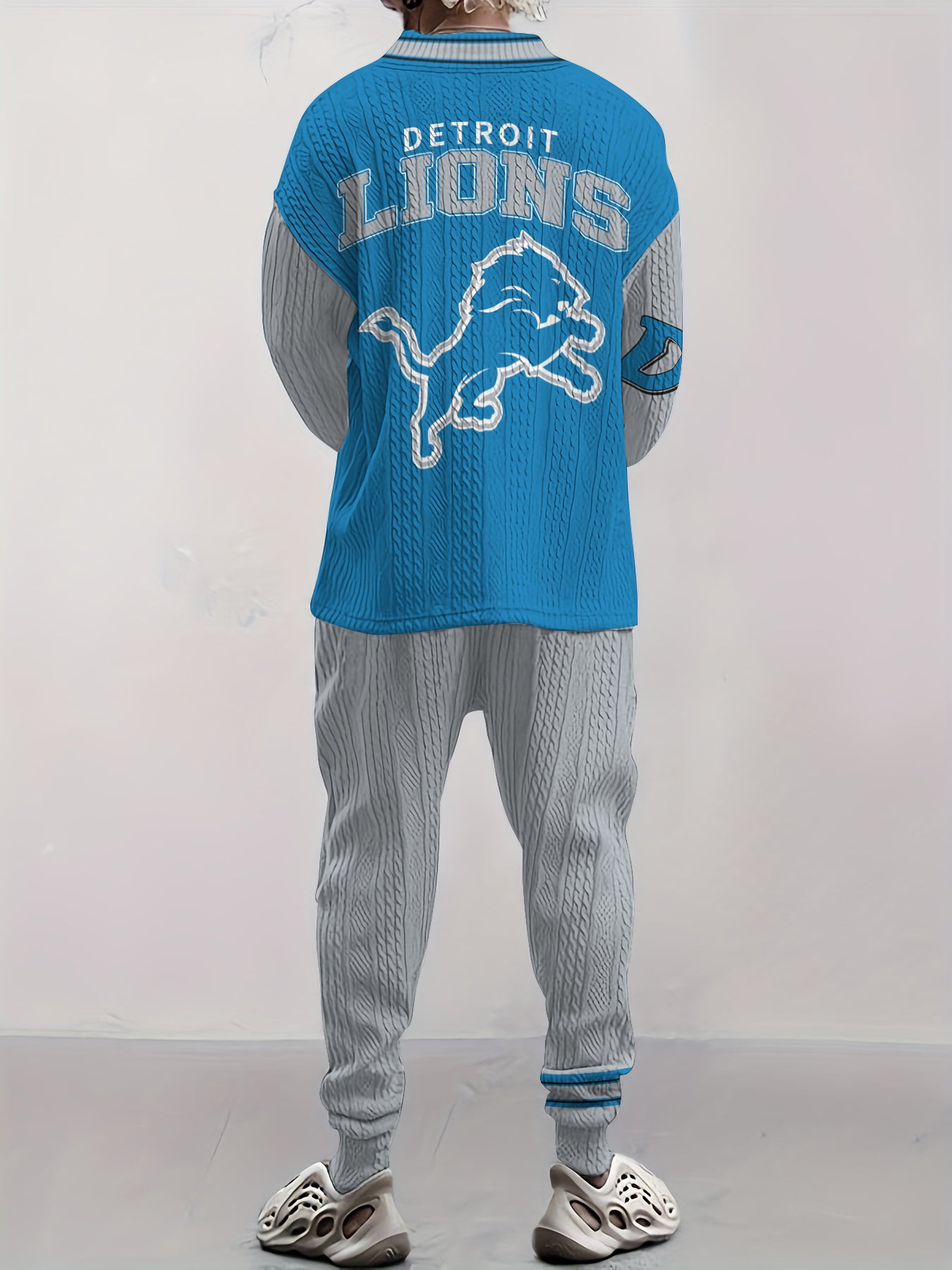 Detroit Lions Classic All-Season Long Sleeve V-Neck Pullover Sweater