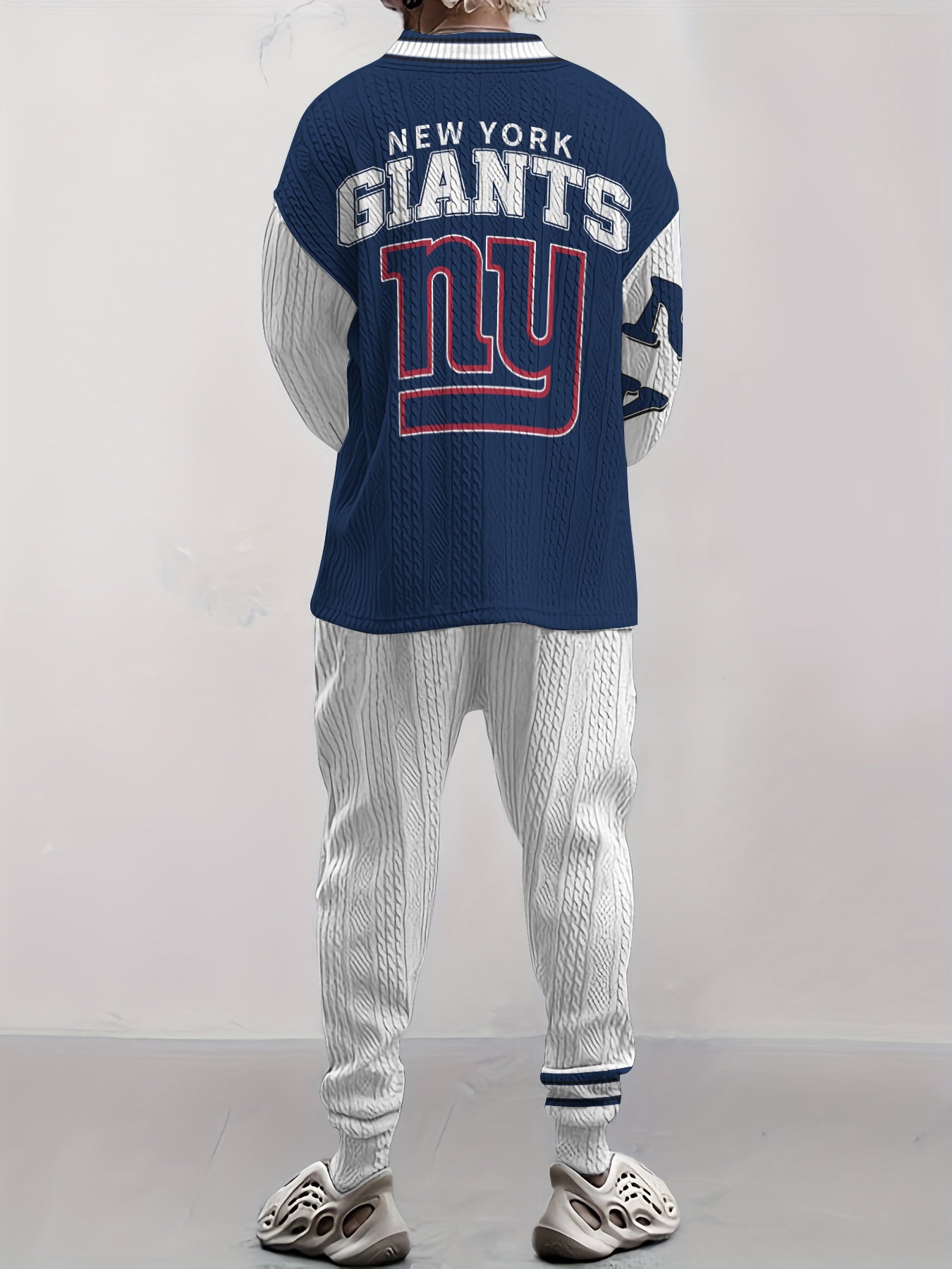 New York Giants Classic All-Season Long Sleeve V-Neck Pullover Sweater