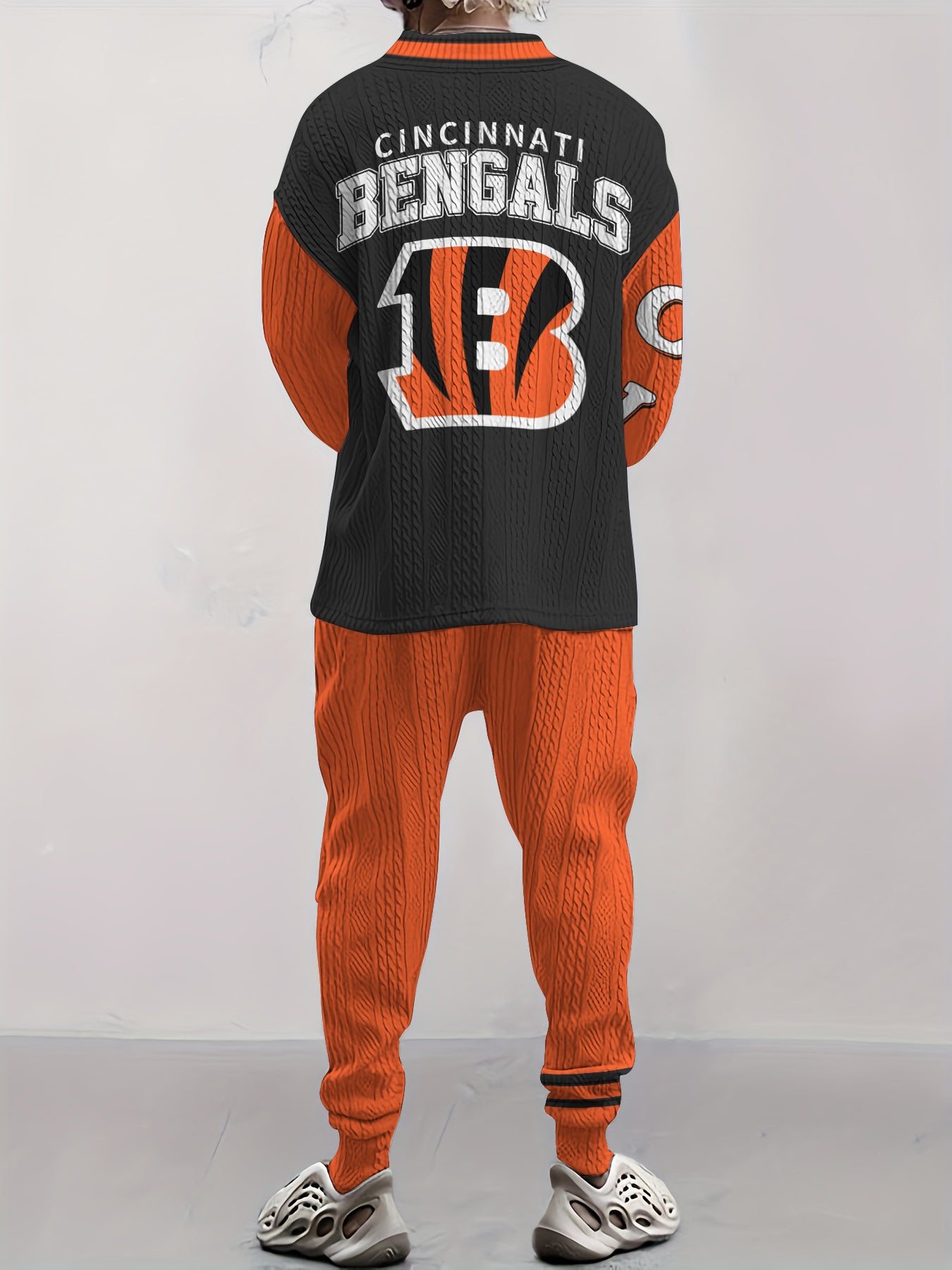 Cincinnati Bengals Classic All-Season Long Sleeve V-Neck Pullover Sweater