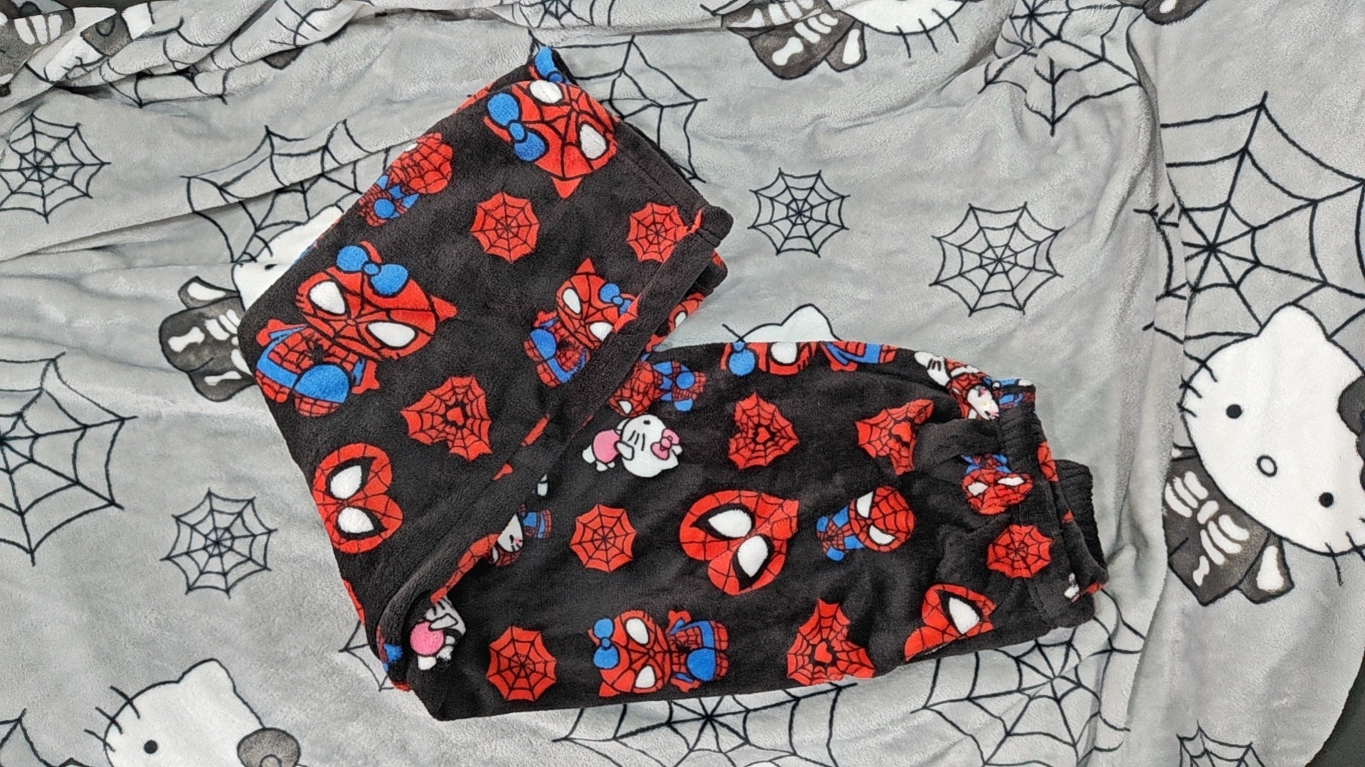 Cotton Velvet Hello Kitty Spider-man Loose Pajama Set with Long Pants